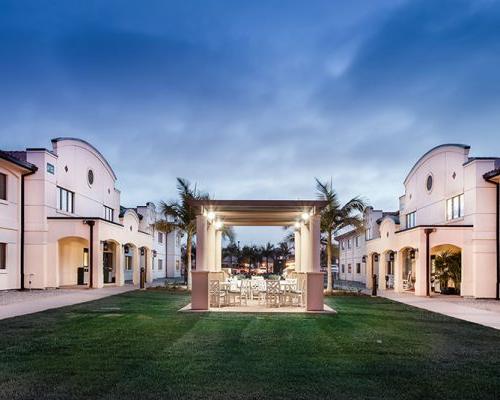 Miramar Inn lawn and picnic area at dusk